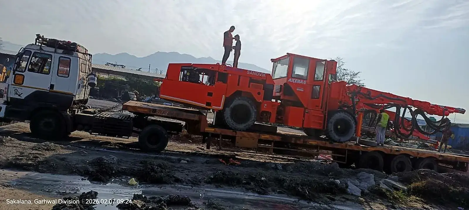Excavator & Heavy Equipment Transport: Mining loader on a low-bed trailer