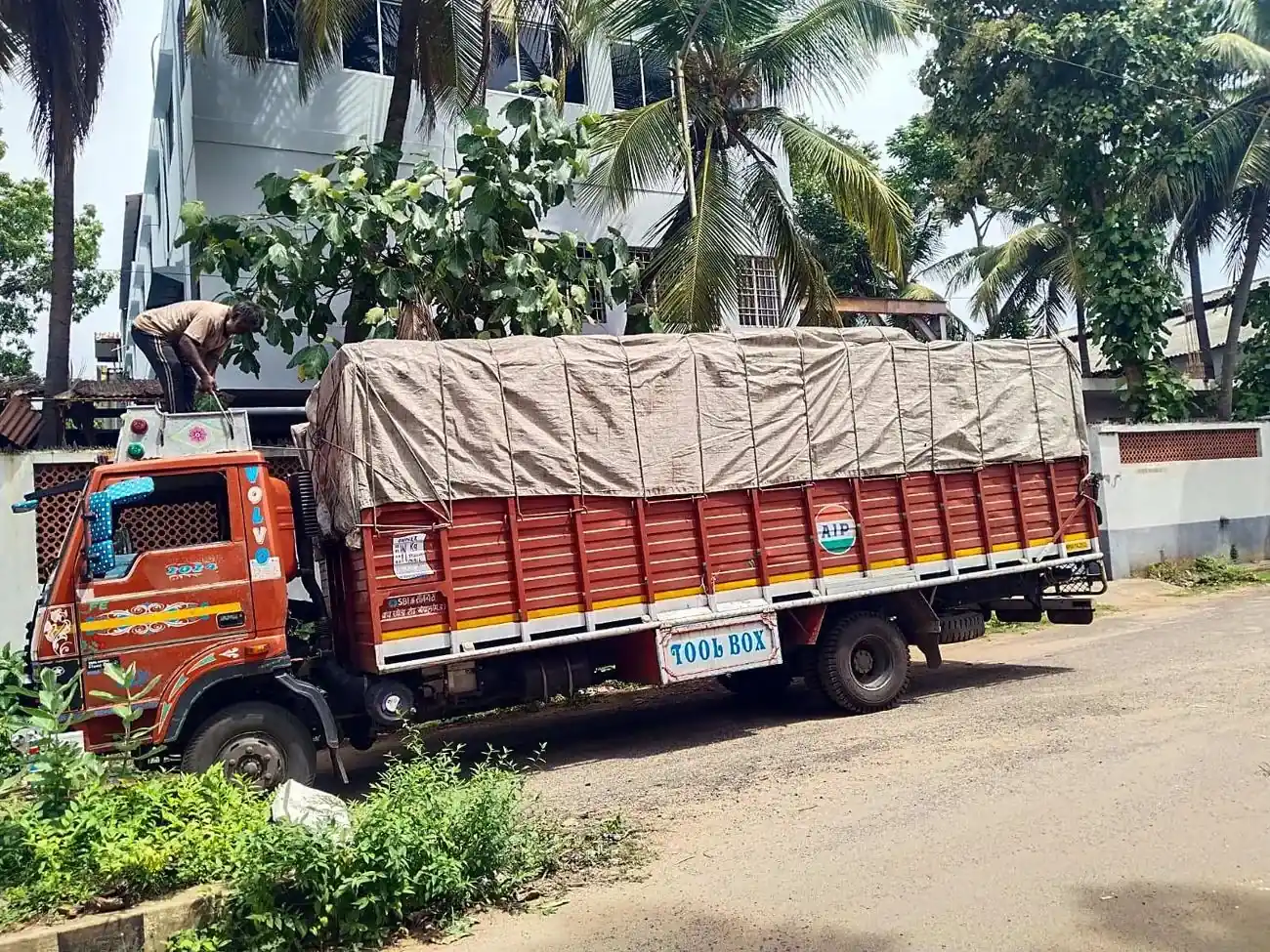Full Truck Load transport from Chennai: Truck with a tarpaulin-covered full load